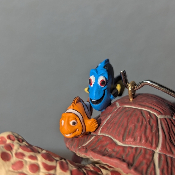 Finding Nemo HALLMARK 2005 SWEET FRIENDSHIP DISNEY PIXAR Ornament - Picture 10 of 15